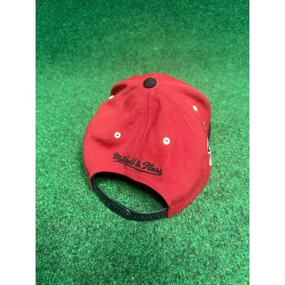 Miami Heat Black and Red SnapBack Mitchell & Ness OSFA Hat Unisex - Picture 3 of 5